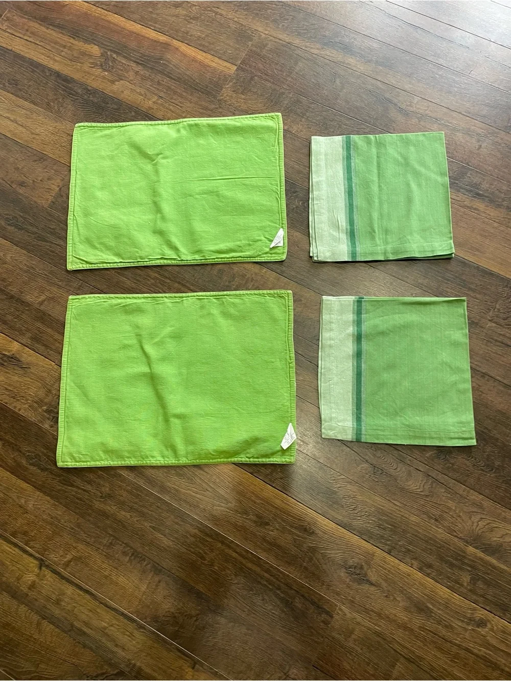 Crate&Barrel Mason Vivre 4 piece Green Cotton Placemat & Napkin Set for 2